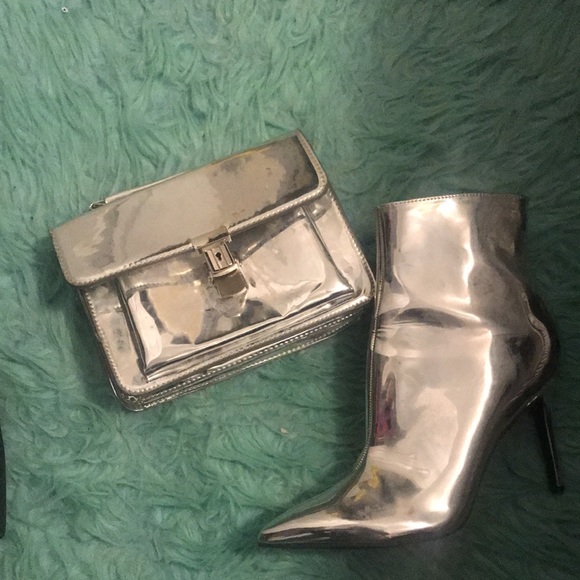 Boots - Picture 4 of 6